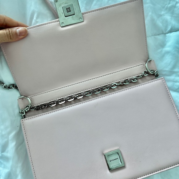 GIVENCHY MEDIUM 4G BAG IN PADDED LEATHER WITH CHAIN - Picture 10 of 14